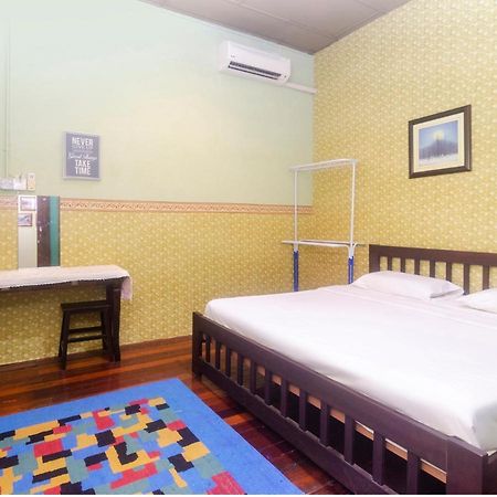 Hotel SPOT ON 89904 Marco Polo's Kuching Exterior foto