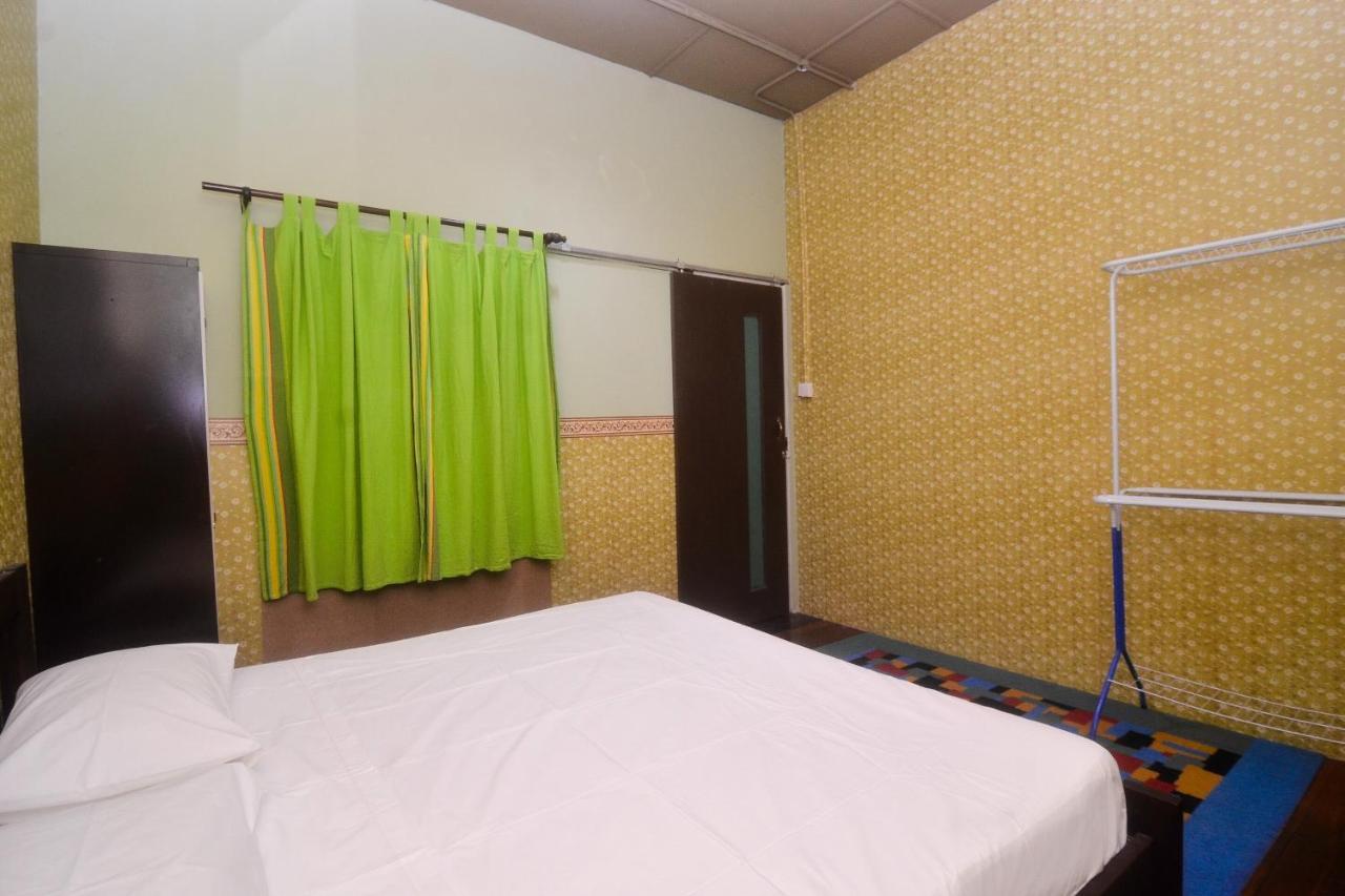 Hotel SPOT ON 89904 Marco Polo's Kuching Exterior foto