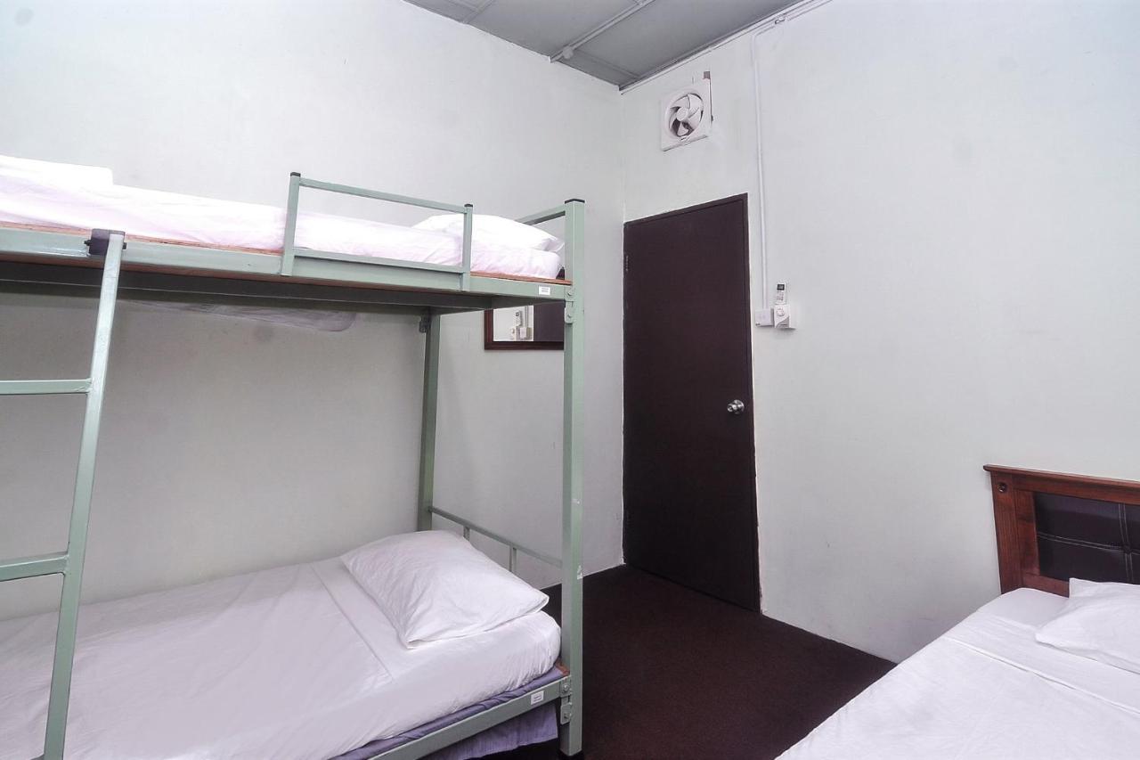 Hotel SPOT ON 89904 Marco Polo's Kuching Exterior foto
