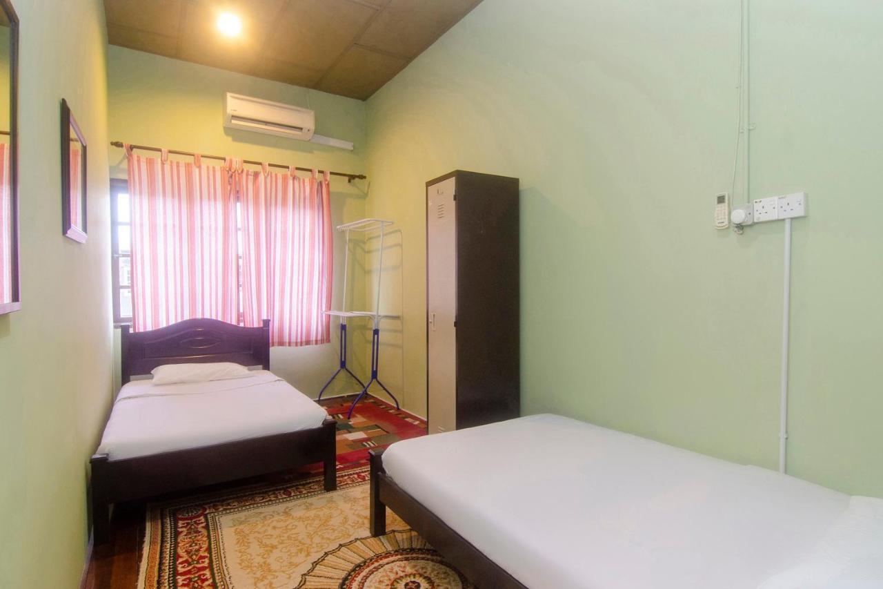 Hotel SPOT ON 89904 Marco Polo's Kuching Exterior foto