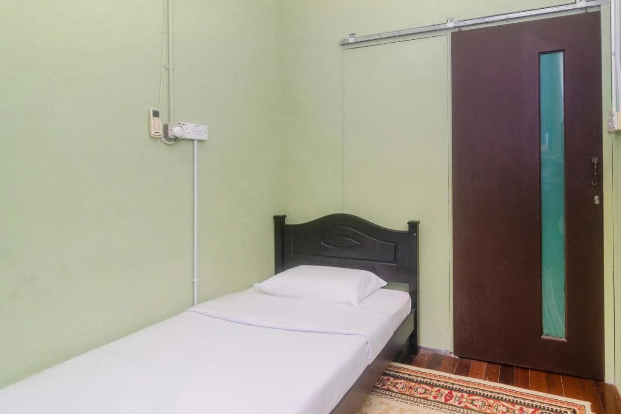 Hotel SPOT ON 89904 Marco Polo's Kuching Exterior foto