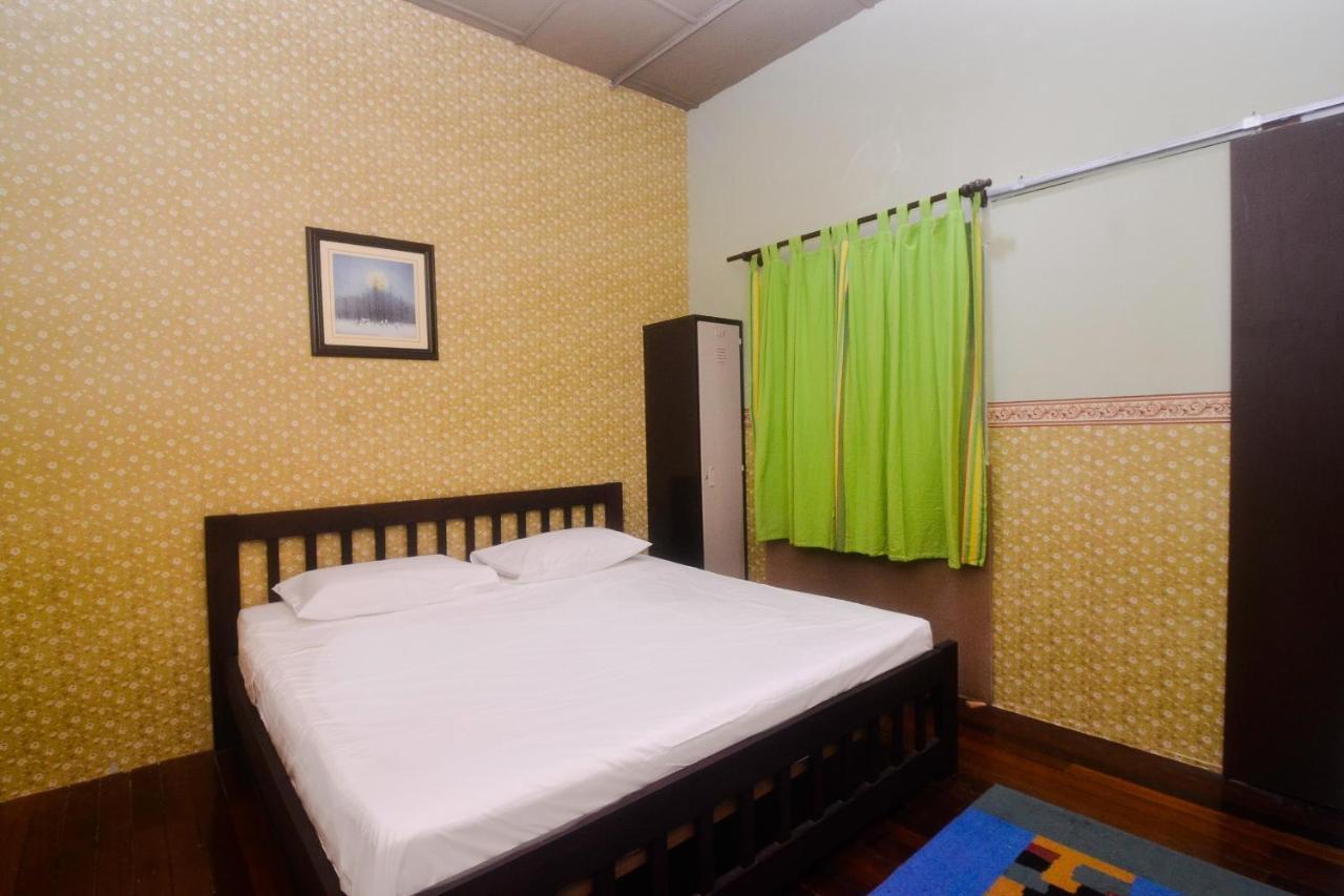 Hotel SPOT ON 89904 Marco Polo's Kuching Exterior foto