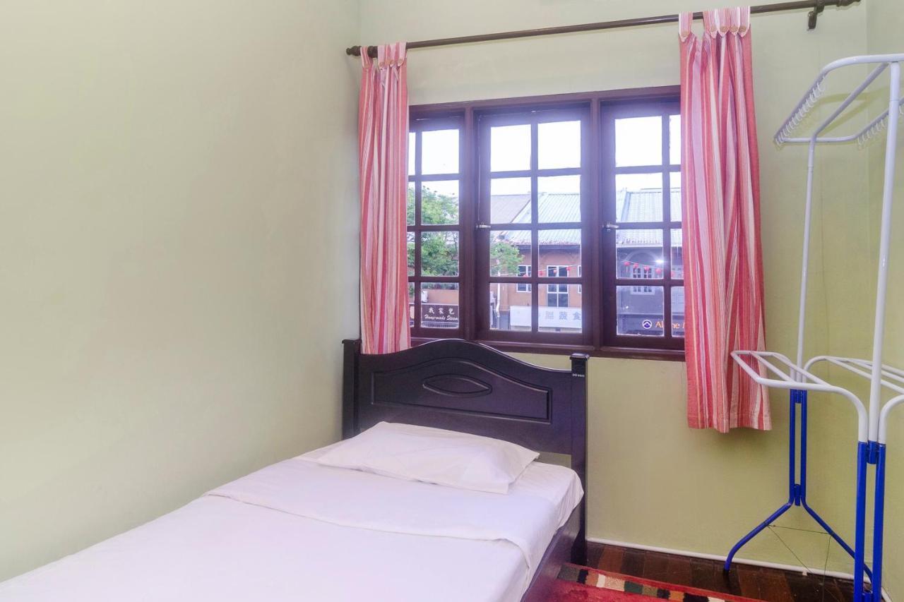 Hotel SPOT ON 89904 Marco Polo's Kuching Exterior foto