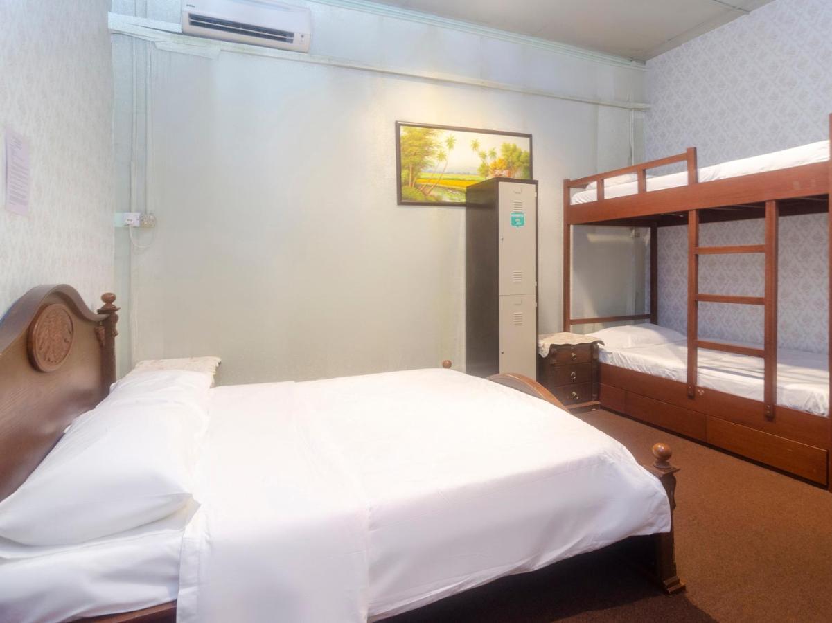 Hotel SPOT ON 89904 Marco Polo's Kuching Exterior foto
